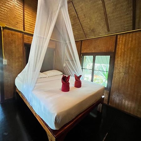 Khaosok Bamboo Huts Resort Khao Sok National Park Bagian luar foto