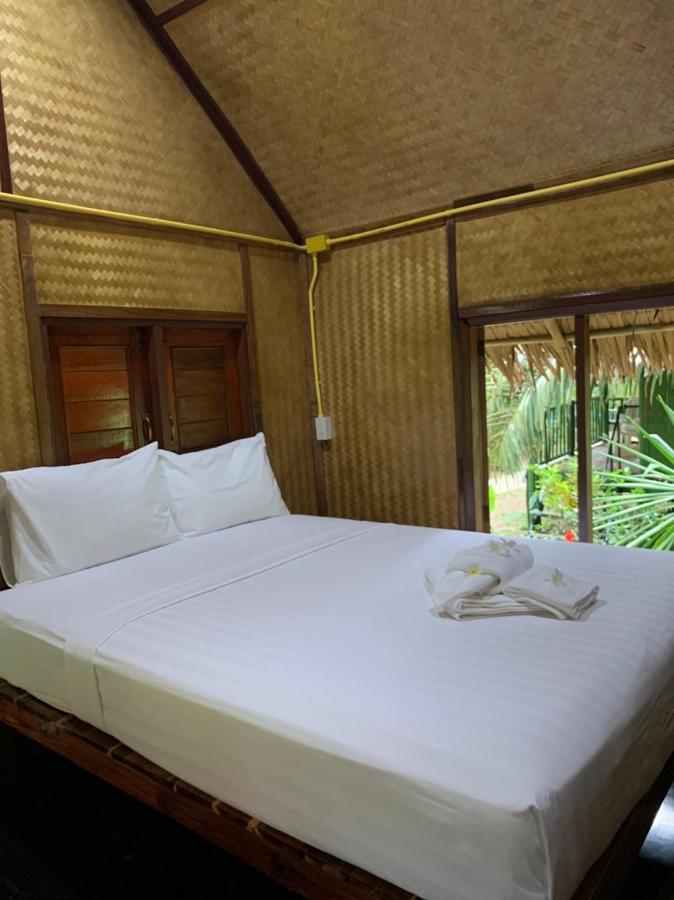 Khaosok Bamboo Huts Resort Khao Sok National Park Bagian luar foto