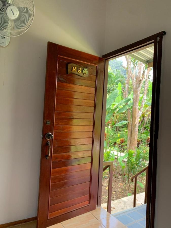 Khaosok Bamboo Huts Resort Khao Sok National Park Bagian luar foto