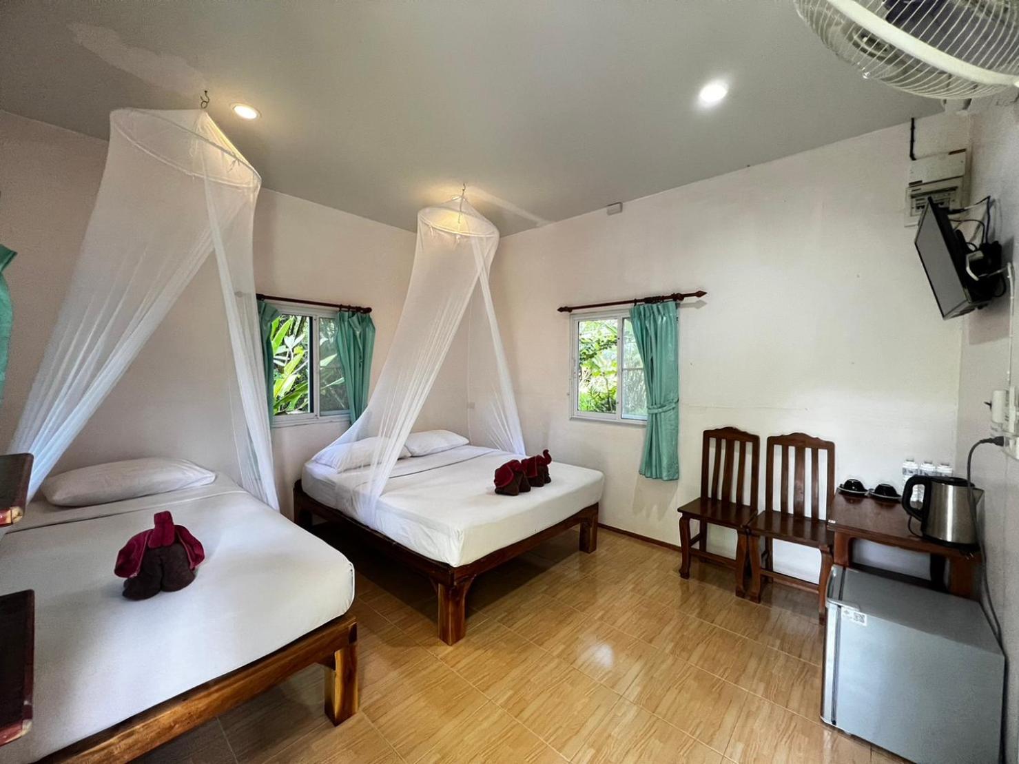 Khaosok Bamboo Huts Resort Khao Sok National Park Bagian luar foto