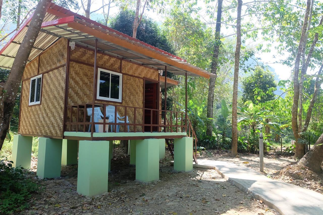 Khaosok Bamboo Huts Resort Khao Sok National Park Bagian luar foto