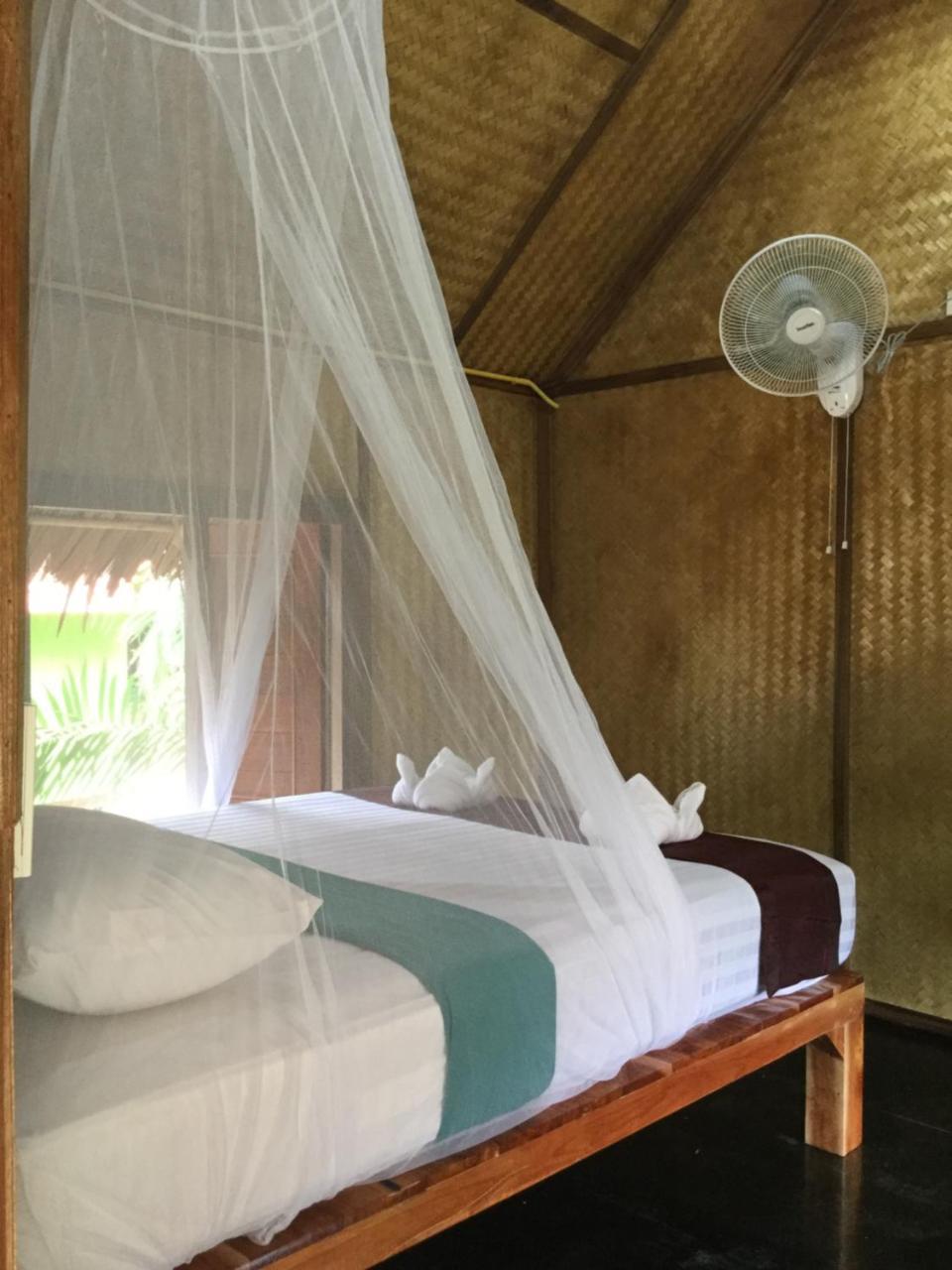 Khaosok Bamboo Huts Resort Khao Sok National Park Bagian luar foto