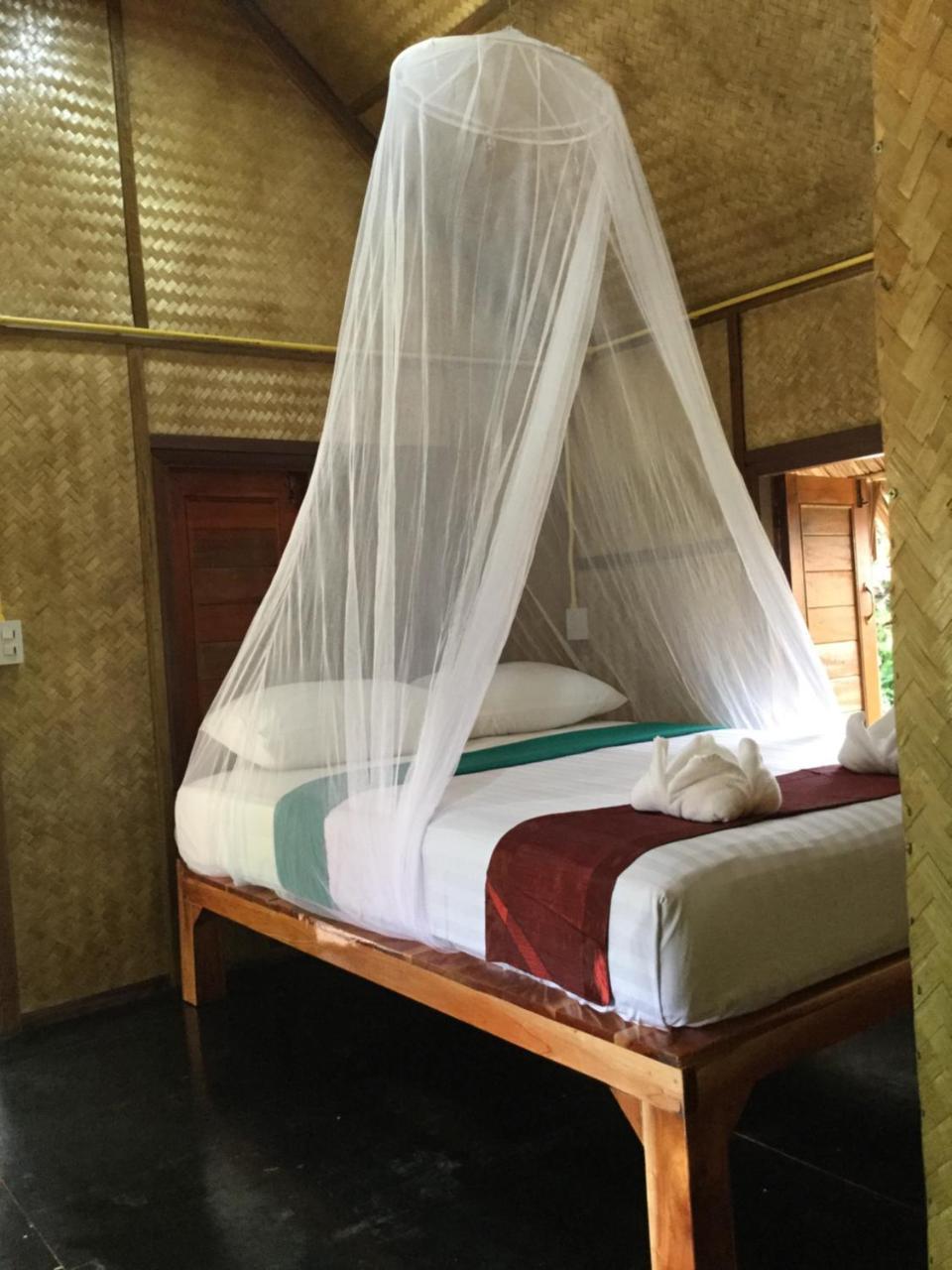 Khaosok Bamboo Huts Resort Khao Sok National Park Bagian luar foto