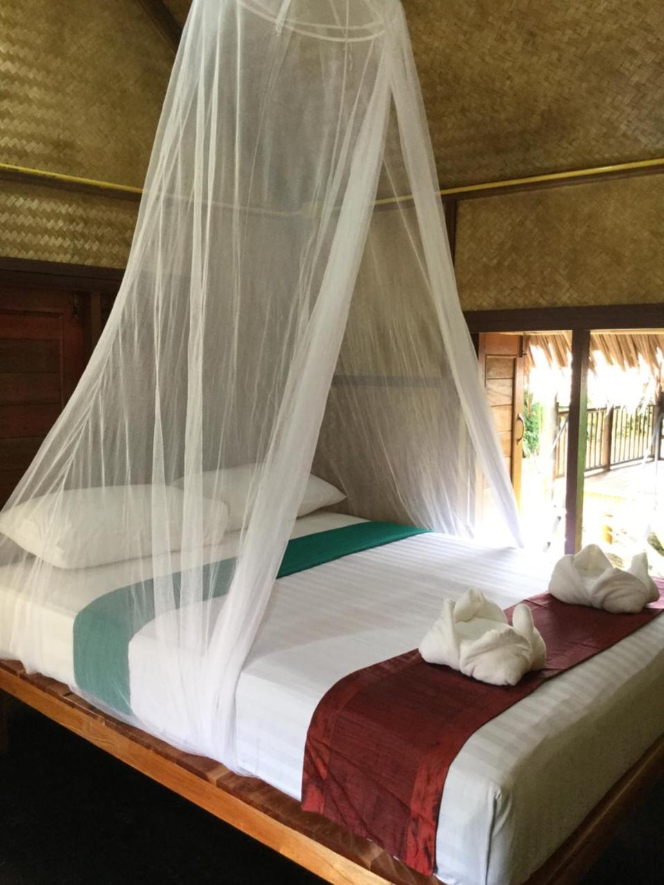Khaosok Bamboo Huts Resort Khao Sok National Park Bagian luar foto
