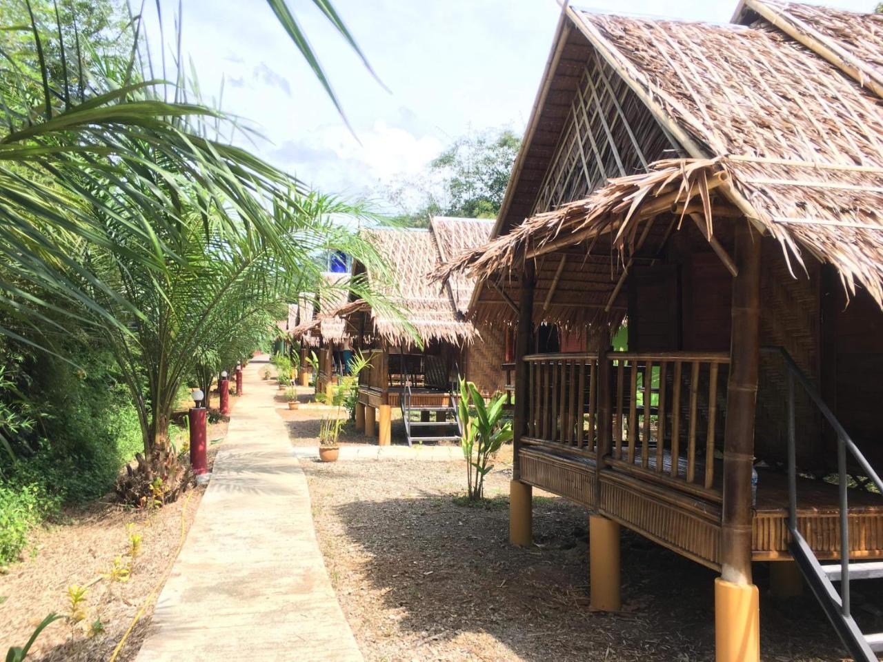Khaosok Bamboo Huts Resort Khao Sok National Park Bagian luar foto