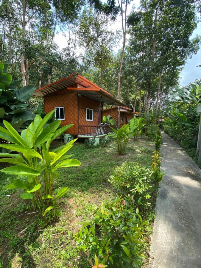 Khaosok Bamboo Huts Resort Khao Sok National Park Bagian luar foto