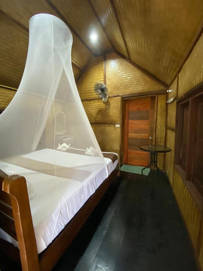 Khaosok Bamboo Huts Resort Khao Sok National Park Bagian luar foto