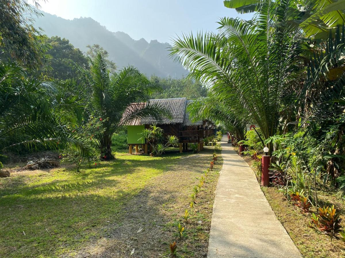 Khaosok Bamboo Huts Resort Khao Sok National Park Bagian luar foto