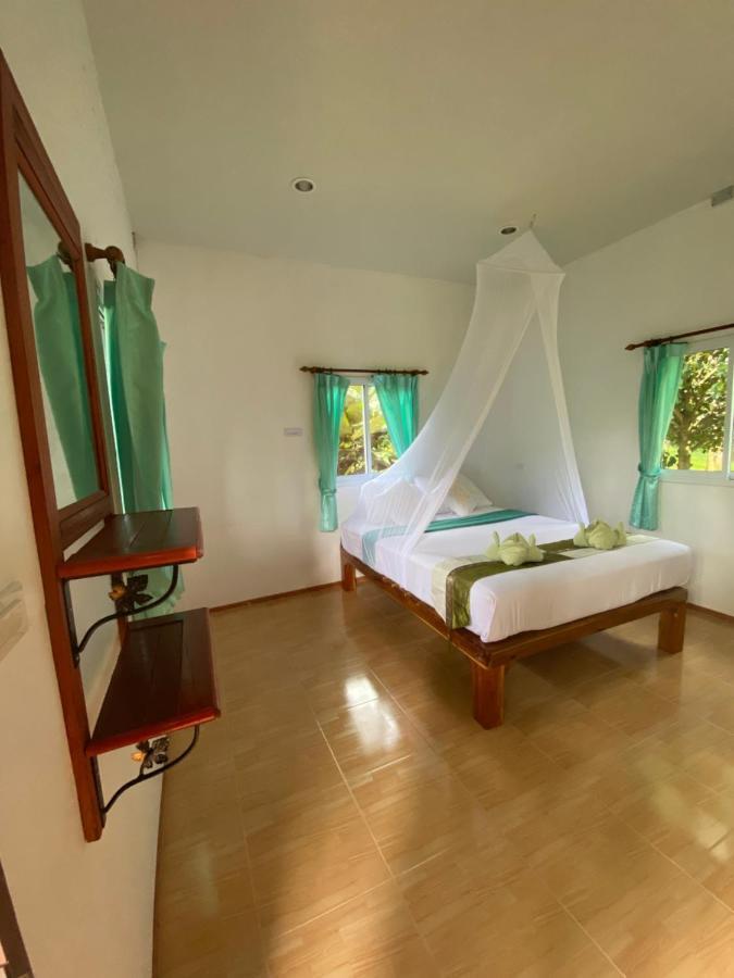 Khaosok Bamboo Huts Resort Khao Sok National Park Bagian luar foto